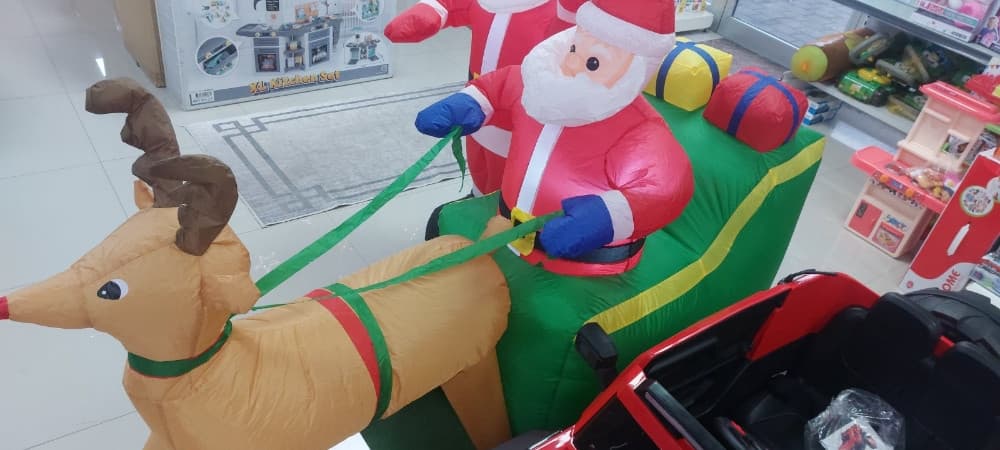 djed mraz sa kocijom i sobom balon 2